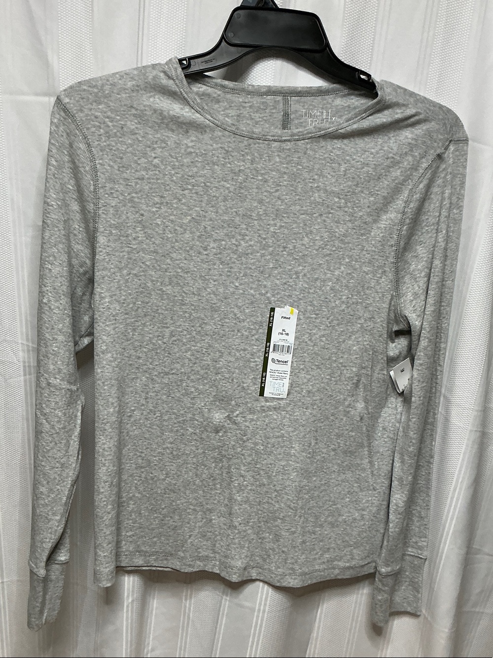 Time and Tru Light Gray Long-Sleeve Crewneck Top